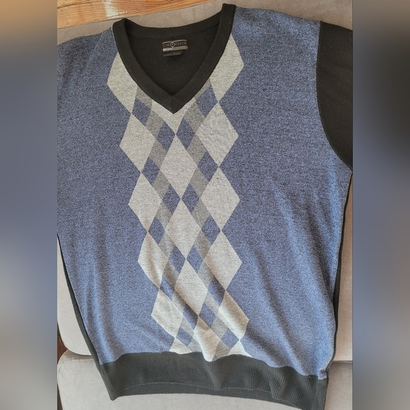 Sweater - Picture 2 of 4